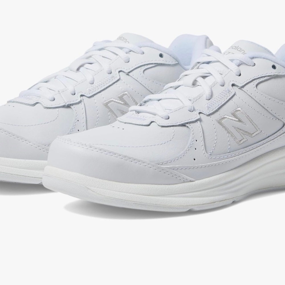 New Balance 577 womens walking shoe white size 10.5 narrow NEW